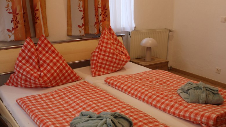 Bedroom double bed, © Lisa Halmenschlager Bedroom double bed, © Lisa Halmenschlager