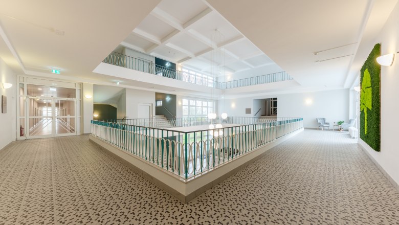 campus-horn-atrium-view-staircase-wide-angle_-min, © campus Horn campus-horn-atrium-view-staircase-wide-angle_-min, © campus Horn