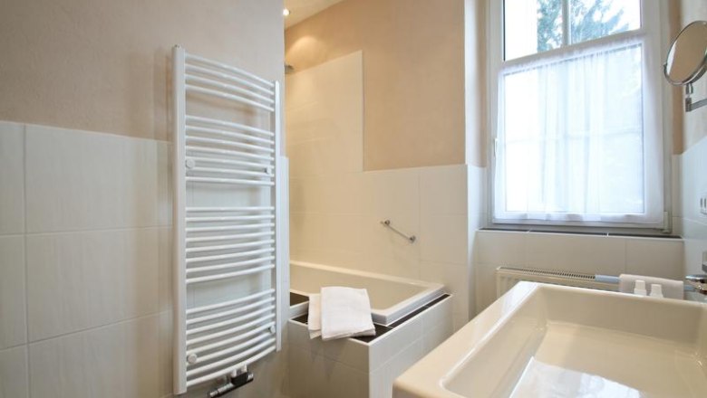 Lichtdurchflutete Badezimmer im Living-Style-Design, © Mag. Marc Droll Lichtdurchflutete Badezimmer im Living-Style-Design, © Mag. Marc Droll