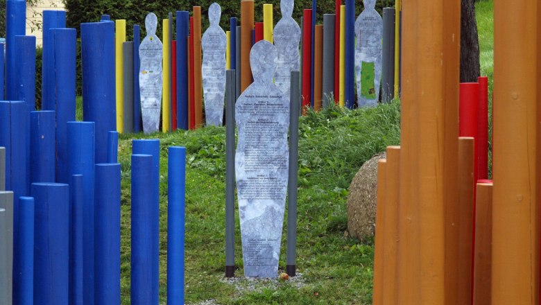 Garden of human rights, © Tourismusverein Moorbad Harbach, Hnilicka Colorful steles and figures in the Garden of Human Rights.