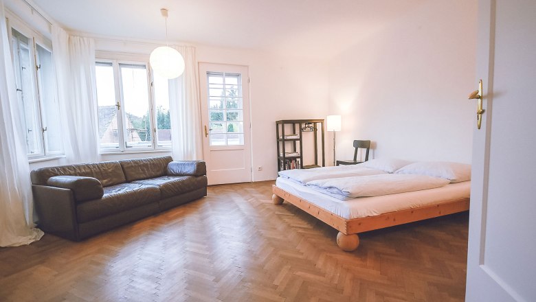 Double room "HANNAH", © Zweitwohnsitz, Photographs by Valerie Eccli Double room "HANNAH", © Zweitwohnsitz, Photographs by Valerie Eccli