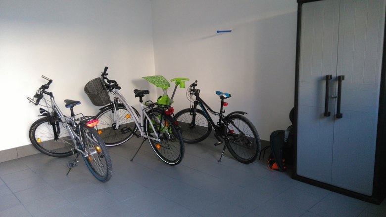 versperrbarer Abstellraum für E-bikes, Fahrräder, Kinderwägen, etc., © Martina Bachzelt