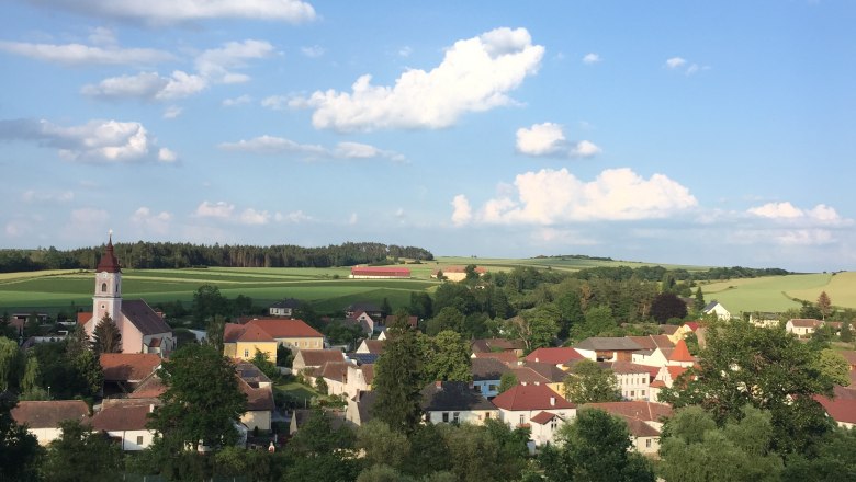 Dorf_Aussicht_von_Ruine, © Katharina Prager Dorf_Aussicht_von_Ruine, © Katharina Prager