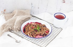 Beeren-Frühstücks-Crumble, © SONNENTOR Beeren-Frühstücks-Crumble, © SONNENTOR