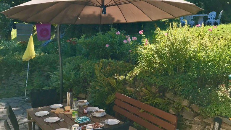 Ampelschirm auf der Terrasse, © Christoph Gabrisch Ampelschirm auf der Terrasse, © Christoph Gabrisch