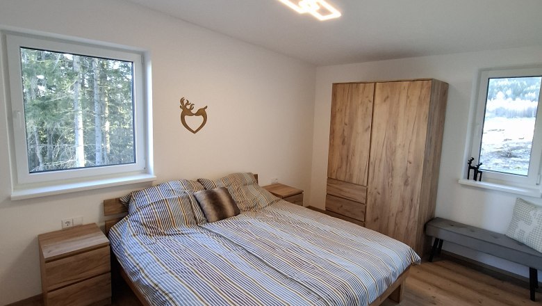 Bedroom 1 with double bed, © Waldzauber Hirschenwies Bedroom 1 with double bed, © Waldzauber Hirschenwies