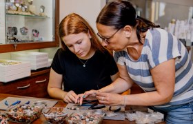 Granitschmuck fertigen, © Waldviertel Tourismus, Matthias Streibel Granitschmuck fertigen, © Waldviertel Tourismus, Matthias Streibel