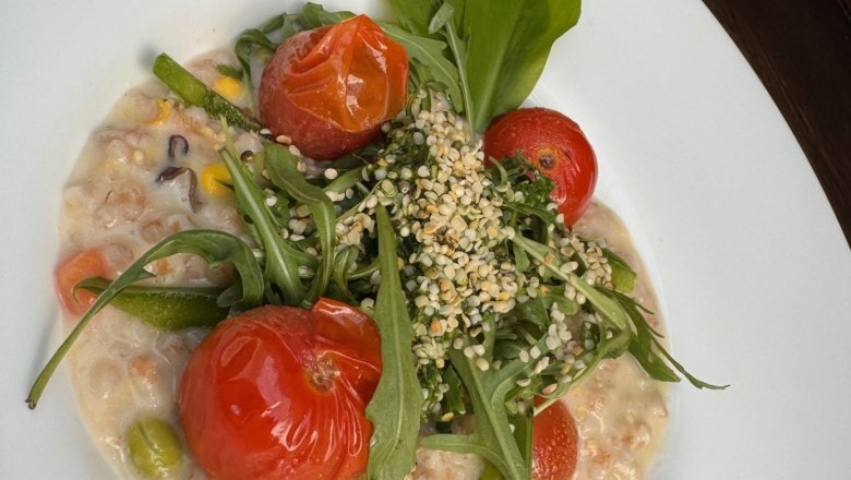 Veganes Dinkelreis-Gemüserisotto, © Faulenzerhotel Veganes Dinkelreis-Gemüserisotto, © Faulenzerhotel