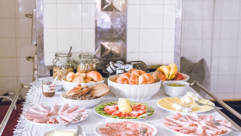 Breakfast, © Zweitwohnsitz, Photographs by Valerie Eccli Breakfast, © Zweitwohnsitz, Photographs by Valerie Eccli