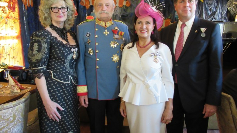 Fam. Jares mit Fam. Habsburg-Lothringen, © Dir. Friedrich Jares Fam. Jares mit Fam. Habsburg-Lothringen, © Dir. Friedrich Jares