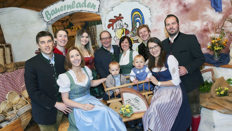 Family at the Stix cheese hut, © Käsehütte Stix Family at the Stix cheese hut, © Käsehütte Stix