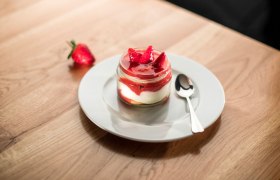 Erdbeer-Tiramisu im Glas, © Niederösterreich Werbung, Kurt Pinter Erdbeer-Tiramisu im Glas, © Niederösterreich Werbung, Kurt Pinter