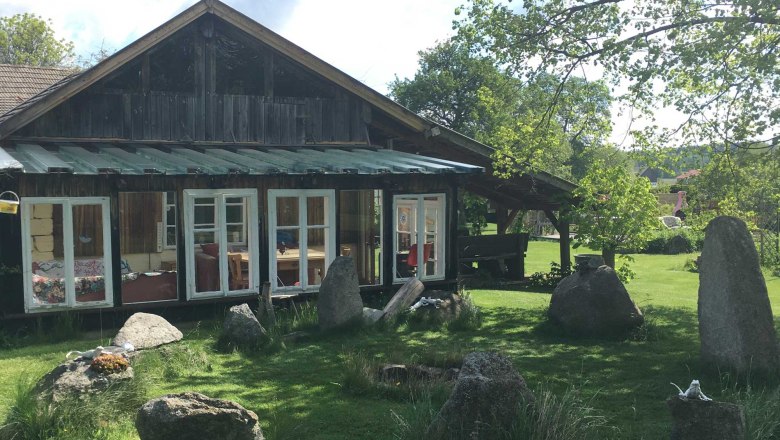 Garten mit Feuerstelle und Glashaus, © Peter Brezina Garten mit Feuerstelle und Glashaus, © Peter Brezina