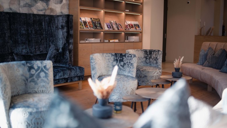 Sitzgelegenheit in der Hotellobby Hotel Schachner, © Hotel Schachner_MIKU Media Sitzgelegenheit in der Hotellobby Hotel Schachner, © Hotel Schachner_MIKU Media