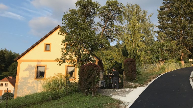 Gemeindeweg vor dem Haus, © Christoph Gabrisch Gemeindeweg vor dem Haus, © Christoph Gabrisch