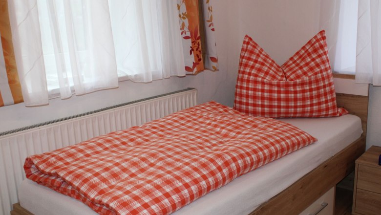 Bedroom single bed, © Lisa Halmenschlager Bedroom single bed, © Lisa Halmenschlager