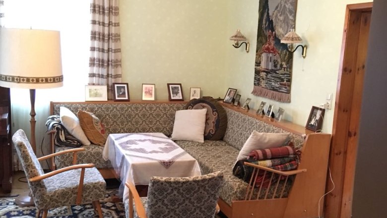 Wohnzimmer mit Sat-TV, WLAN und Festnetz Telefon, © C. Gabrisch Wohnzimmer mit Sat-TV, WLAN und Festnetz Telefon, © C. Gabrisch