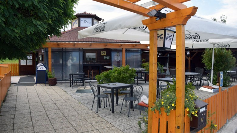 Außenansicht mit Gastgarten, © Turmstüberl by Patrick Zach Außenansicht mit Gastgarten, © Turmstüberl by Patrick Zach