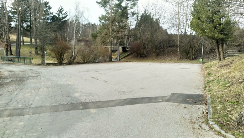 Parkplatz - Waldbad, © Matthias R. Wurth Parkplatz - Waldbad, © Matthias R. Wurth