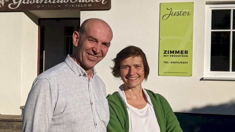 Die Gastgeber im Bühnenwirtshaus Dieter & Regina, © Erwin van Dijk Die Gastgeber im Bühnenwirtshaus Dieter & Regina, © Erwin van Dijk