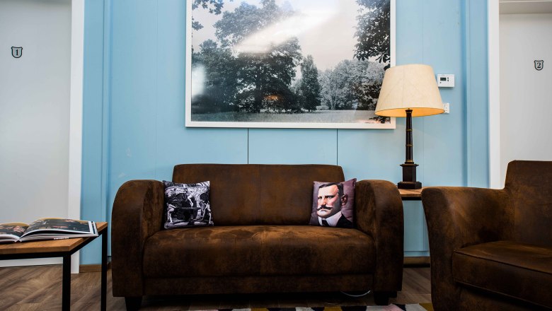 Pohodlná pohovka a křeslo, © Nik Pichler Pohodlná pohovka a křeslo, © Nik Pichler