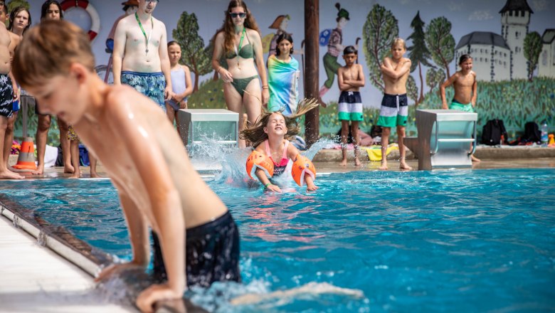 Fun at the Allentsteig outdoor pool, © Waldviertler Jugenddorf Allentsteig Fun at the Allentsteig outdoor pool, © Waldviertler Jugenddorf Allentsteig