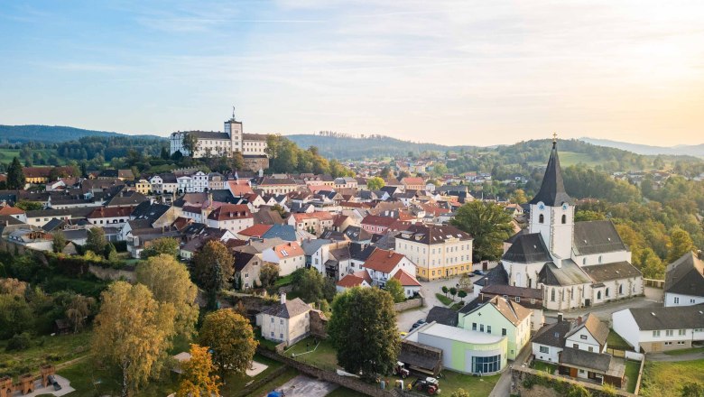 Weitra, © Benjamin Wald Luftaufnahme von Weitra mit Schloss und Kirche im Vordergrund.