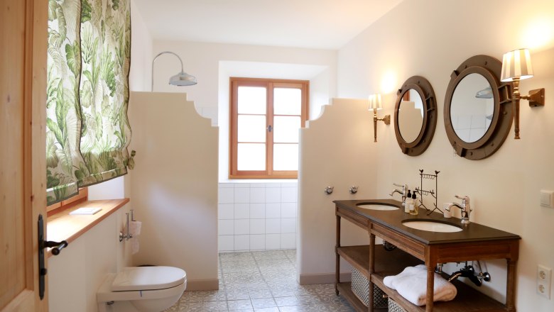 Badezimmer Masterbedroom mit Dusche, © Landhaus Litschau Badezimmer Masterbedroom mit Dusche, © Landhaus Litschau