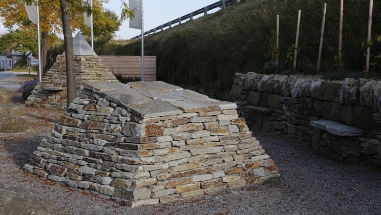 Natursteinpyramiden, © Freunde der Gartenbauschule Langenlois Natursteinpyramiden, © Freunde der Gartenbauschule Langenlois