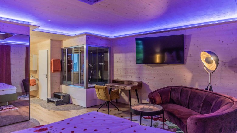 Whirlpool f&uuml;r 2 & Dampfkabine, &copy; Haus LebensFreude, Fotografin Heidemarie Ringl