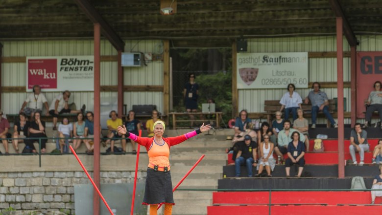 Spielorte Unorte - ZU ENDE GEHEN - Waldstadion , © www.mussil.eu