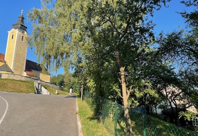 Blick von der Strasse auf Messern 43, © Christoph Gabrisch 2024