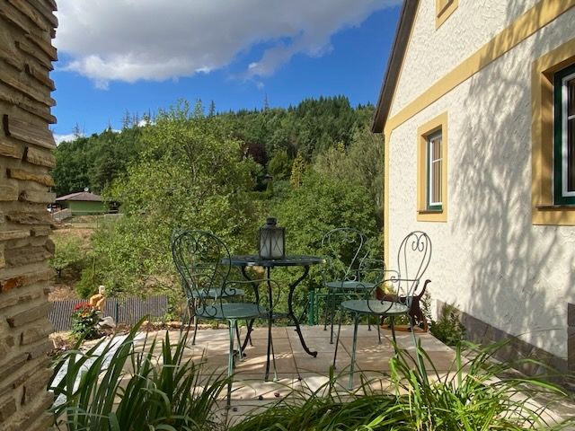 Freisitz an der Westseite des Hauses