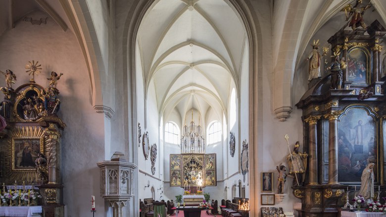 Kirche Innenansicht, © Lachlan Blair