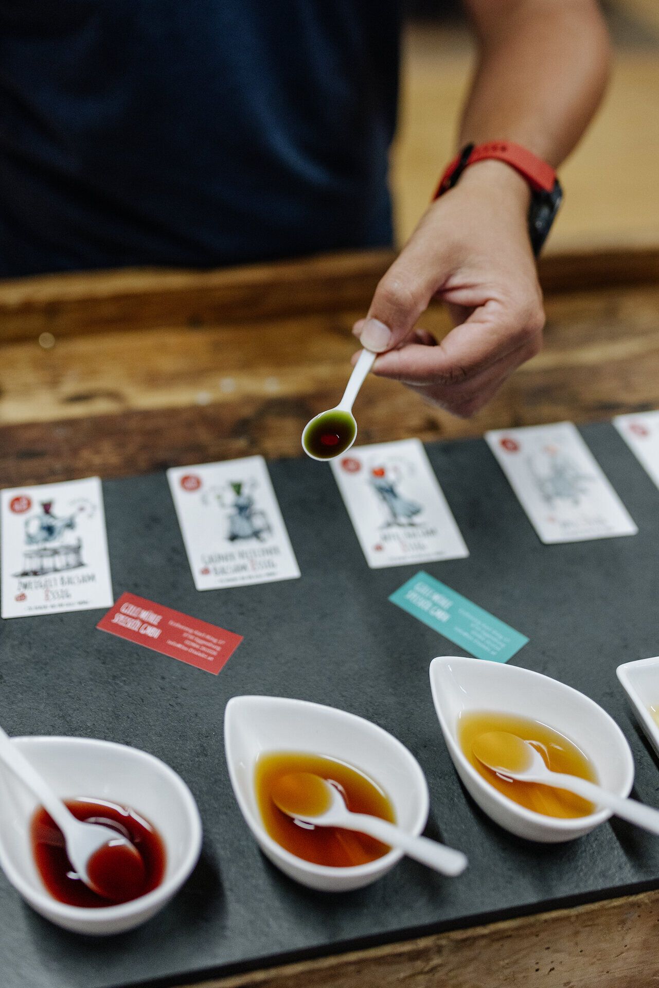 In der malerischen Umgebung der Gillimühle erleben Besucher eine exquisite Verkostung von erlesenen Ölen und Essigen. Die harmonischen Aromen und die liebevoll gestalteten Proben laden dazu ein, die Vielfalt der regionalen Produkte zu entdecken und zu genießen.