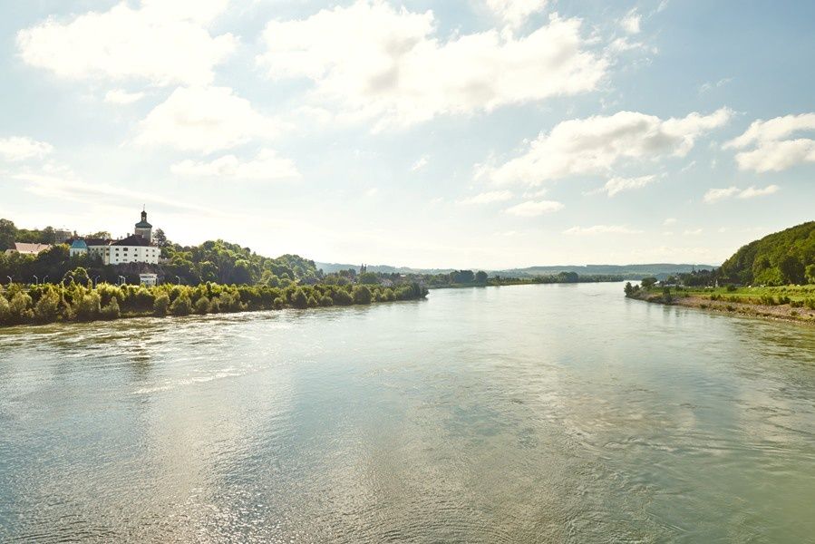 Blick Richtung Persenbeug von Donaubrücke 