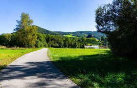 Beim Campingplatz sieht man schon die St. Anna Kirche, © Gottfried Grossinger