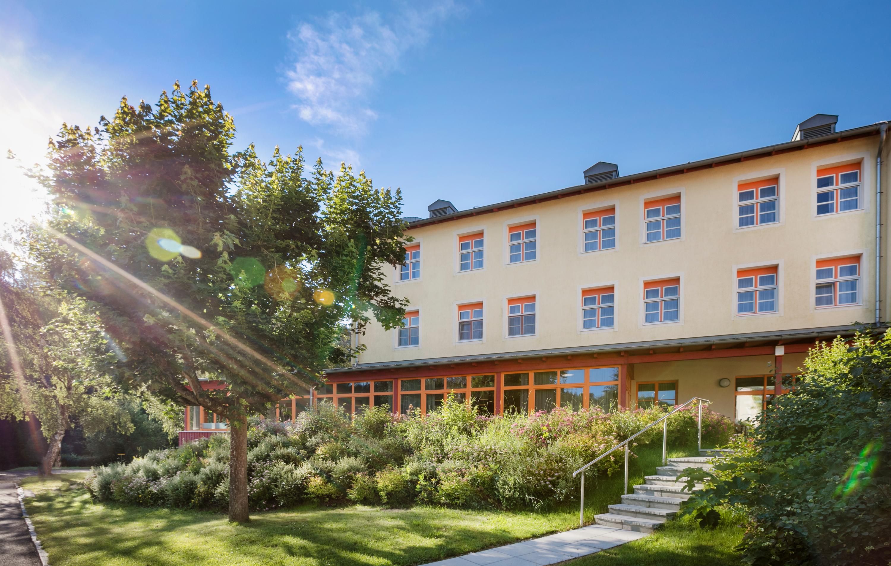 aussenansicht_jufa-hotel-waldviertel_sommer (1)(1)