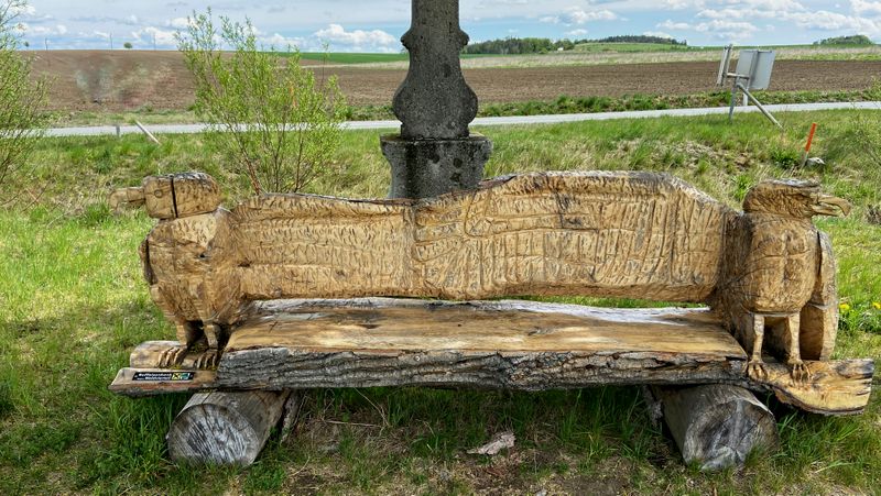 Rast auf der Holzbank