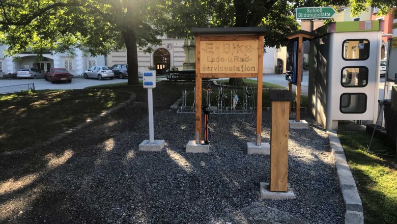 E-bike charging stations and bicycle service station, © Stadtgemeinde Drosendorf-Zissersdorf