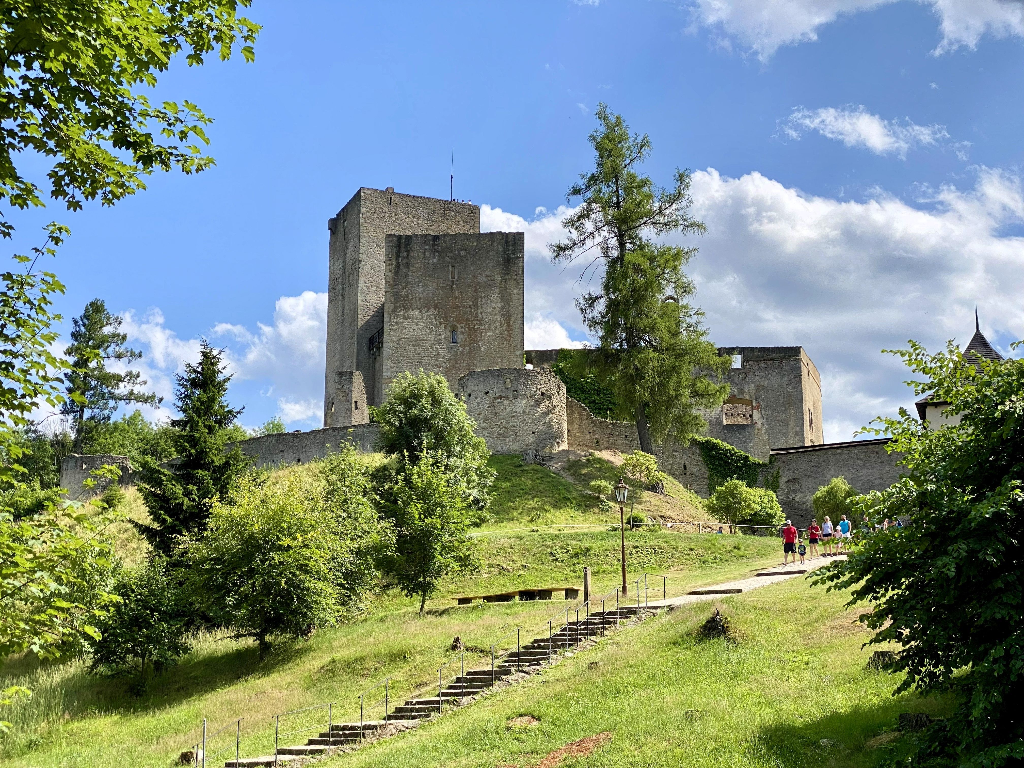 Burg auf einem Hügel