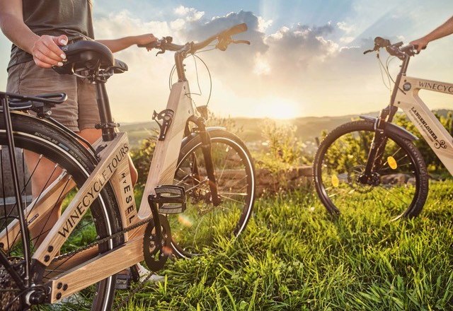 Geführte Touren mit dem Holz E-Bike, © WinEcycle Tours