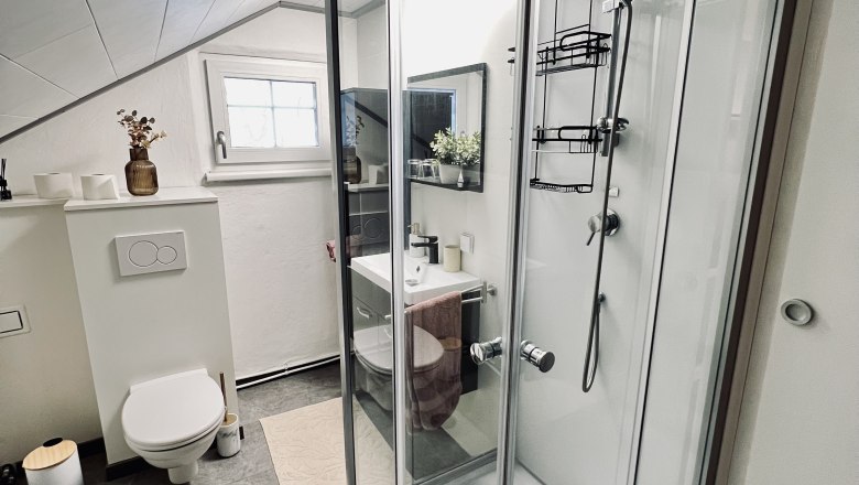 Badezimmer mit WC, © O