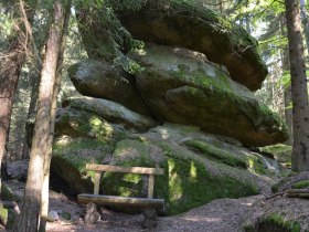 Eine Bank zum Rasten, direkt beim Kierlingstein, © Stadtgemeinde Groß Gerungs