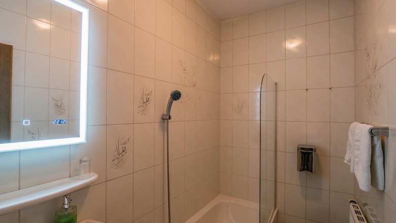 Badezimmer Zimmer Nr. 1, © Gästehaus Pointner