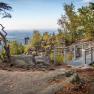 Aussichtsplattform am Mandelstein mit Blick auf die Landschaft.