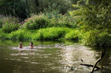 Abkühlung im Kamp, © Waldviertel Tourismus, weinfranz