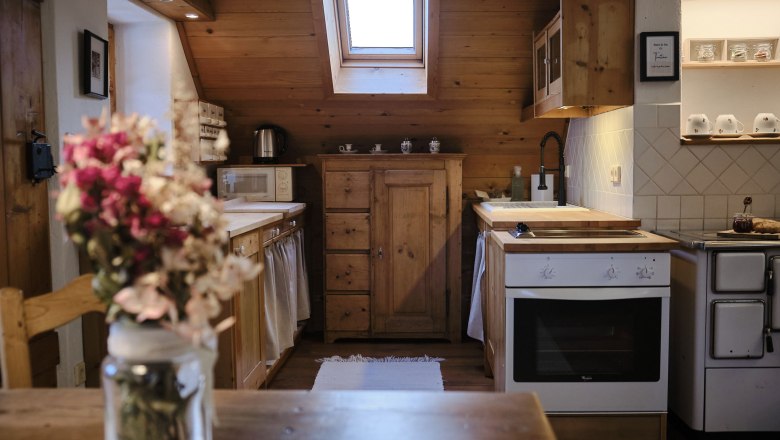 Kitchen, flower meadow, © Mathias Lixl / lixl.com