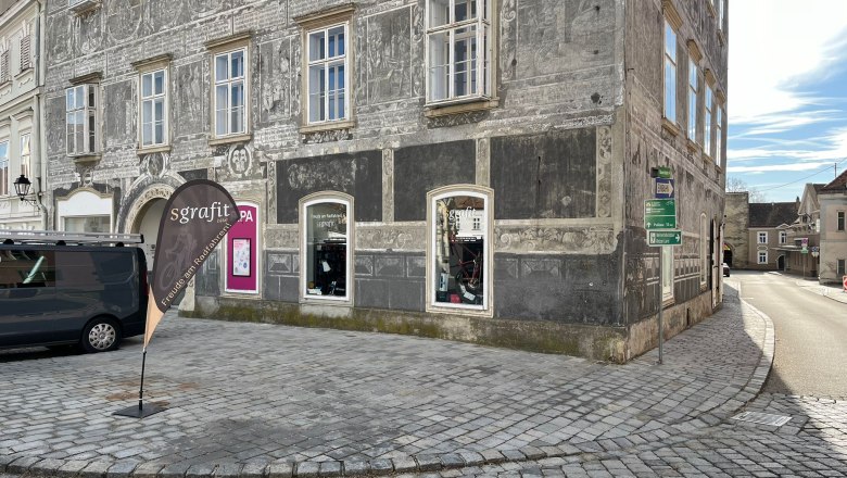 View of the store from afar, © sgrafit bike