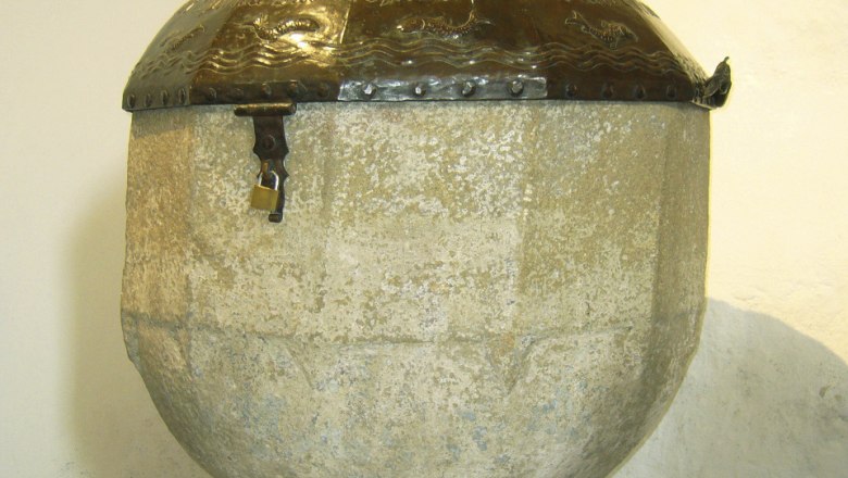 Taufstein, &copy; MG Schweiggers